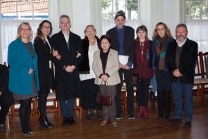 Professora Lilian Wachowicz ladeada pelo filho, amigos e diretores da Casa da Cultura Polônia Brasil